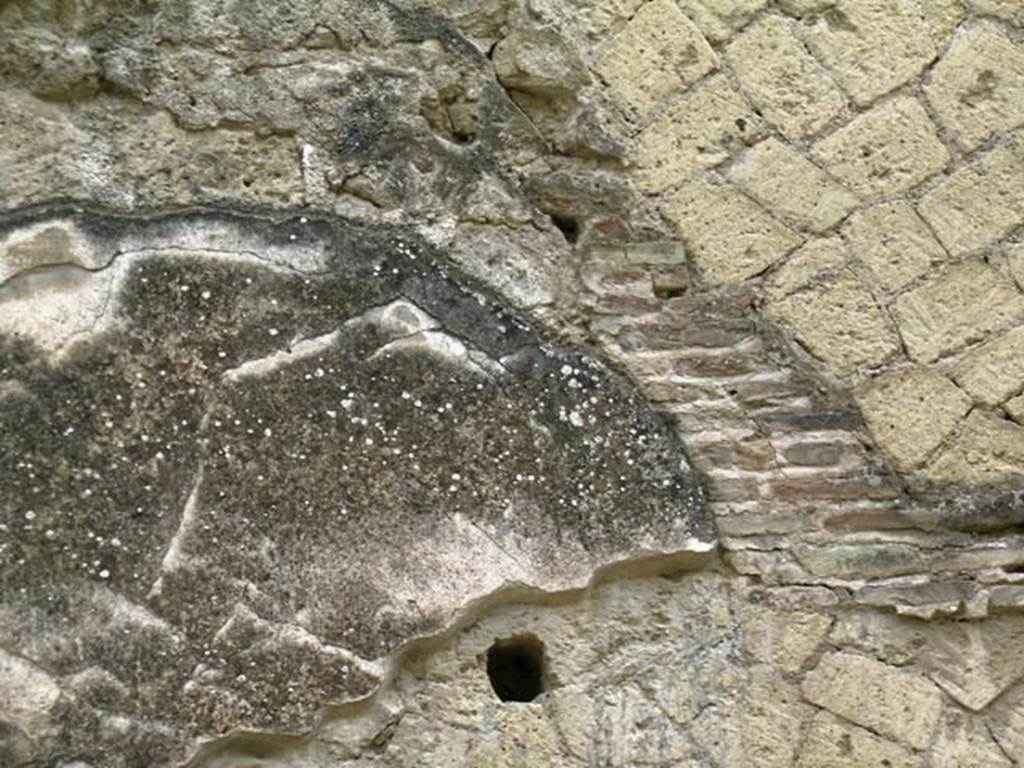V.10, Herculaneum. May 2005. Detail from front facade of shop, showing upper north wall. Photo courtesy of Nicolas Monteix