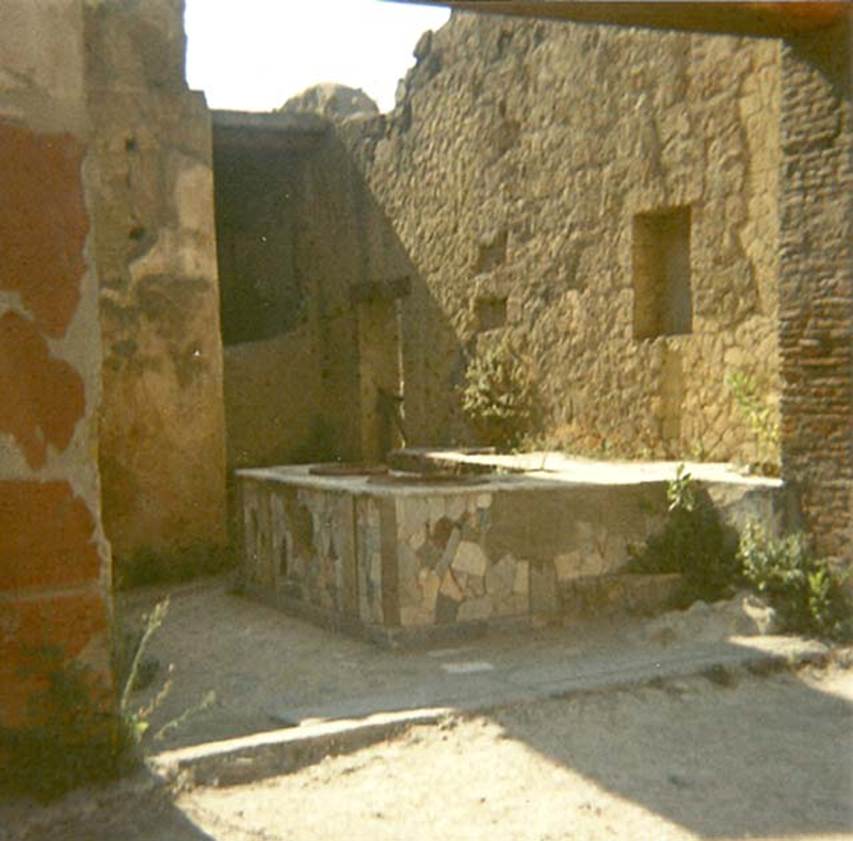 V.10 Herculaneum. 1978. Looking south-west towards entrance doorway from Decumanus Maximus.
Photo courtesy of Roberta Falanelli.
