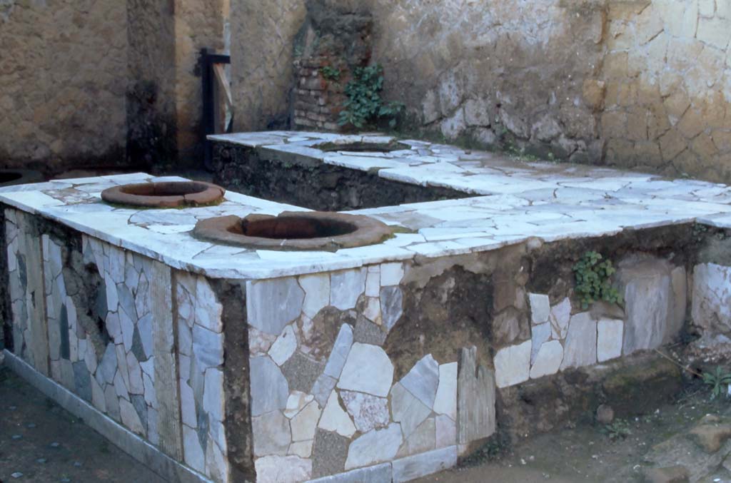 V.10 Herculaneum, 4th December 1971. Looking south-west across counter.
Photo courtesy of Rick Bauer, from Dr George Fays slides collection.
