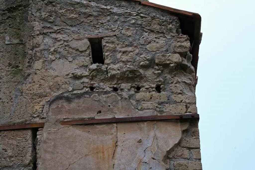 V.10/9, Herculaneum. February 2007. 
Detail of upper room on west side, used as a storeroom for commestibles. 
Photo courtesy of Nicolas Monteix.
