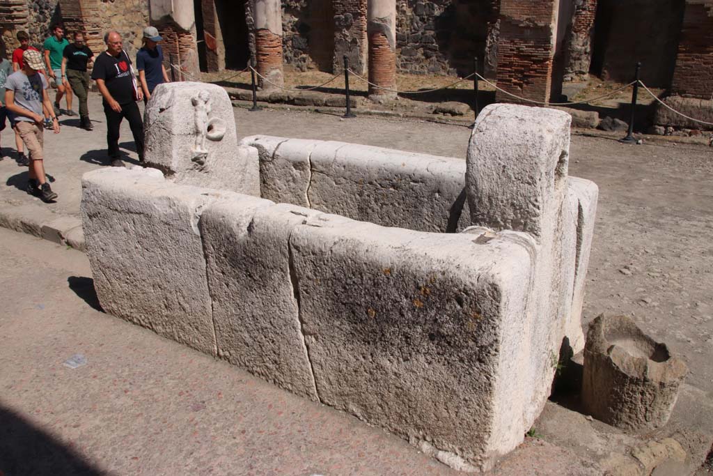 Fountain on Decumanus Maximus, Herculaneum near V.10. September 2019. 
Looking north-west towards fountain of Venus. Photo courtesy of Klaus Heese. 


