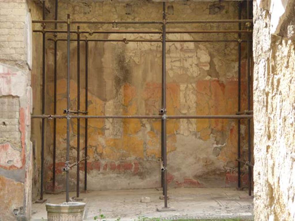 V. 11 Herculaneum. October 2014. Looking south towards tablinum. Photo courtesy of Michael Binns.