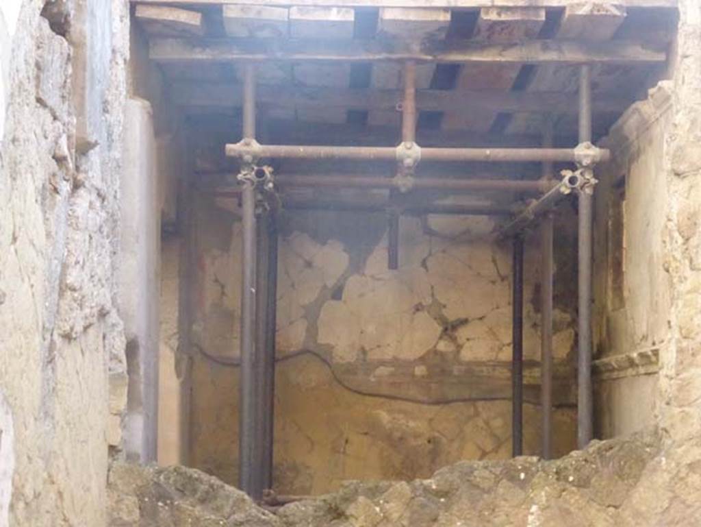 V.11, Herculaneum, September 2015. 
Looking south to wall decorations of first room at north end on west side of atrium, photo taken from V.10. 



