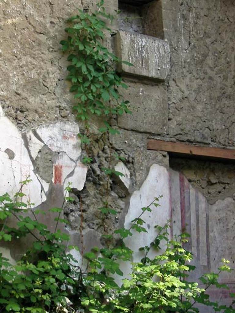 V.11, Herculaneum. May 2003. Detail of square tufa block in east wall of atrium. 
Photo courtesy of Nicolas Monteix.
