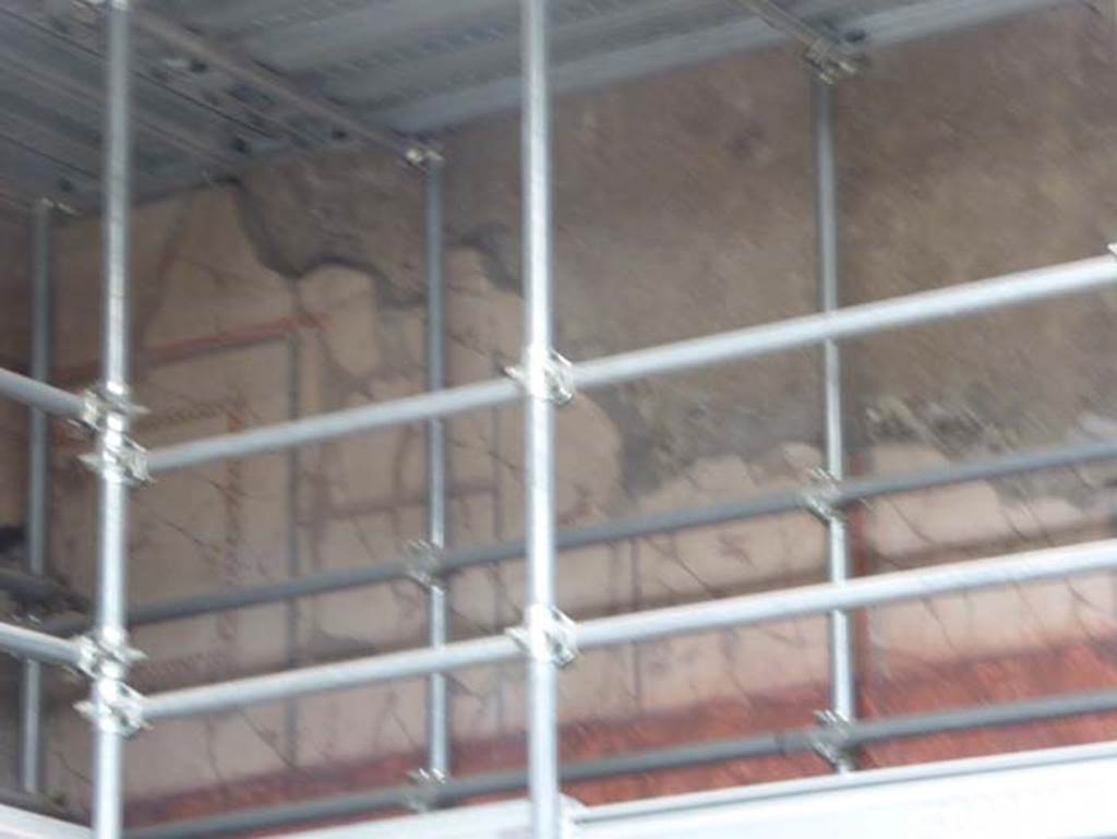 V.15, Herculaneum, September 2016. Atrium, painted decoration from west end of north wall.  Photo courtesy of Michael Binns.

