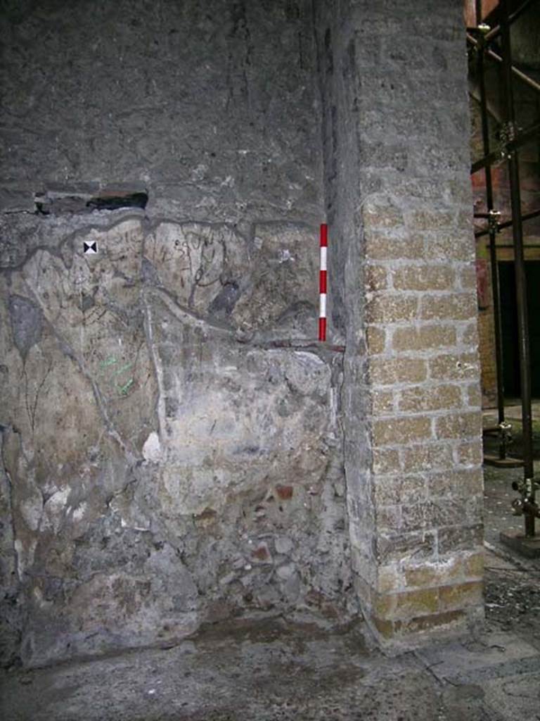 V.15, Herculaneum. May 2004. East wall of room in north-west corner of atrium, room from V.14.
Photo courtesy of Nicolas Monteix.
