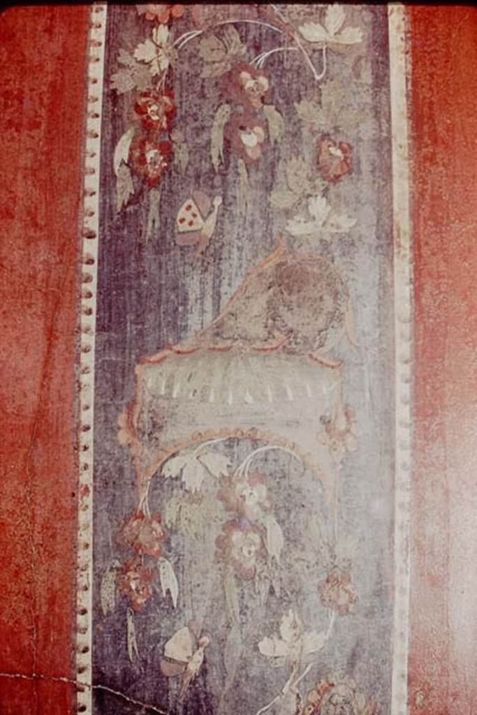 Ins. V 15, Herculaneum, 1978. Detail from the east wall of the tablinum.
Photo by Stanley A. Jashemski.   
Source: The Wilhelmina and Stanley A. Jashemski archive in the University of Maryland Library, Special Collections (See collection page) and made available under the Creative Commons Attribution-Non-Commercial License v.4. See Licence and use details.
J78f0528
