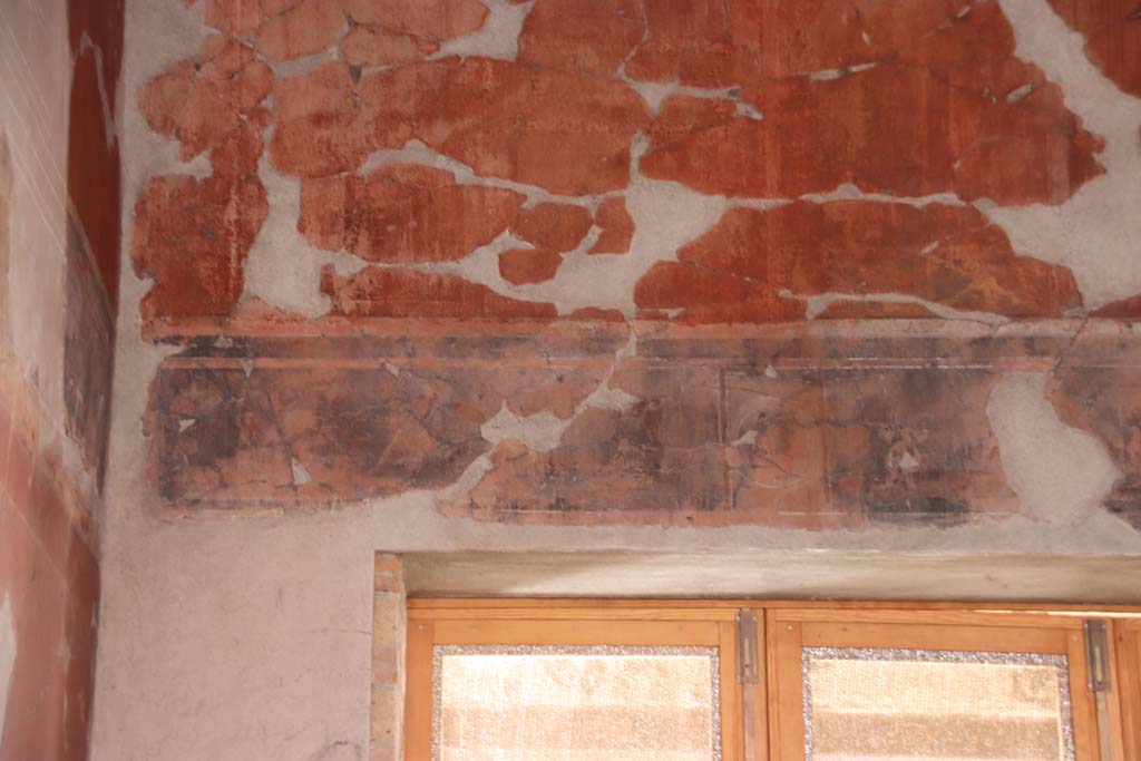 V.15 Herculaneum, October 2020. Upper south wall of tablinum at east end. Photo courtesy of Klaus Heese.