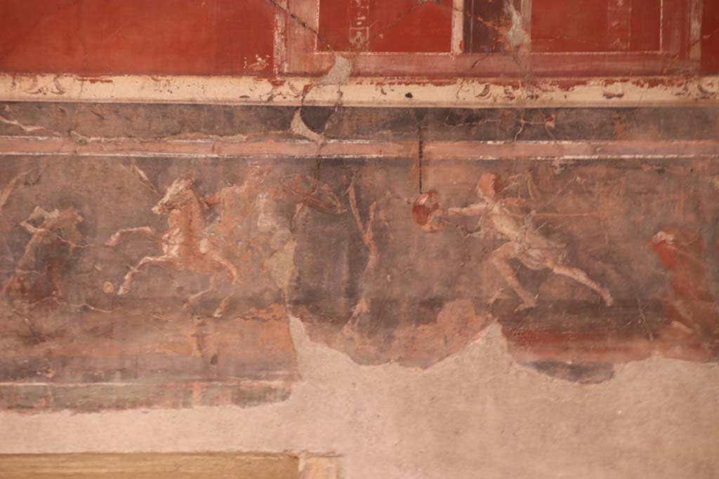 V.15 Herculaneum, October 2020. Upper south wall of tablinum, detail of continuation of frieze at west end. Photo courtesy of Klaus Heese.