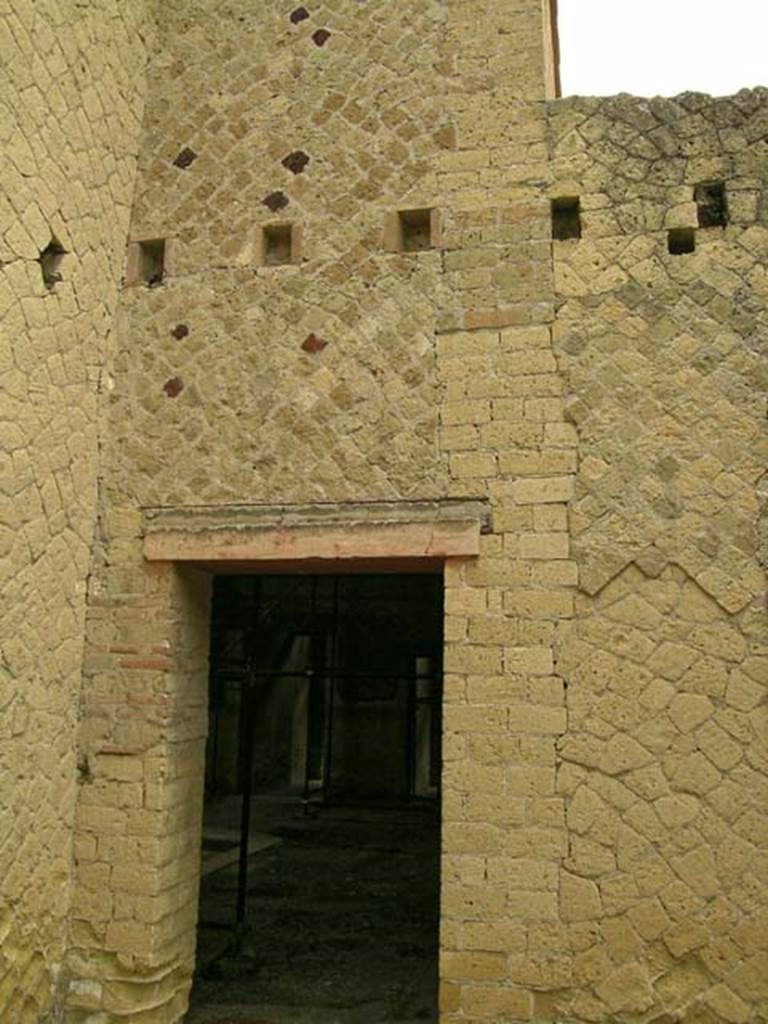V.15 Herculaneum. May 2005. 
Doorway in north wall of triclinium on east side of tablinum, looking through doorway into atrium. 
Photo courtesy of Nicolas Monteix.



