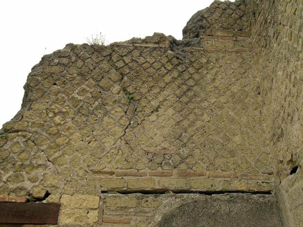 V.15, Herculaneum. May 2005. Detail of upper walls on north wall in north-east corner of large oecus. Photo courtesy of Nicolas Monteix.
