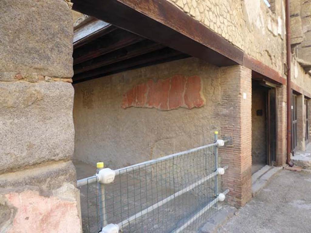 V.20 Herculaneum, September 2015. Looking towards west wall. Photo courtesy of Michael Binns.