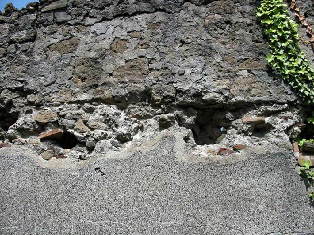 V.27, Herculaneum. May 2003. Upper north wall of second room on north of corridor, with holes for support beams for upper room.
Photo courtesy of Nicolas Monteix.


