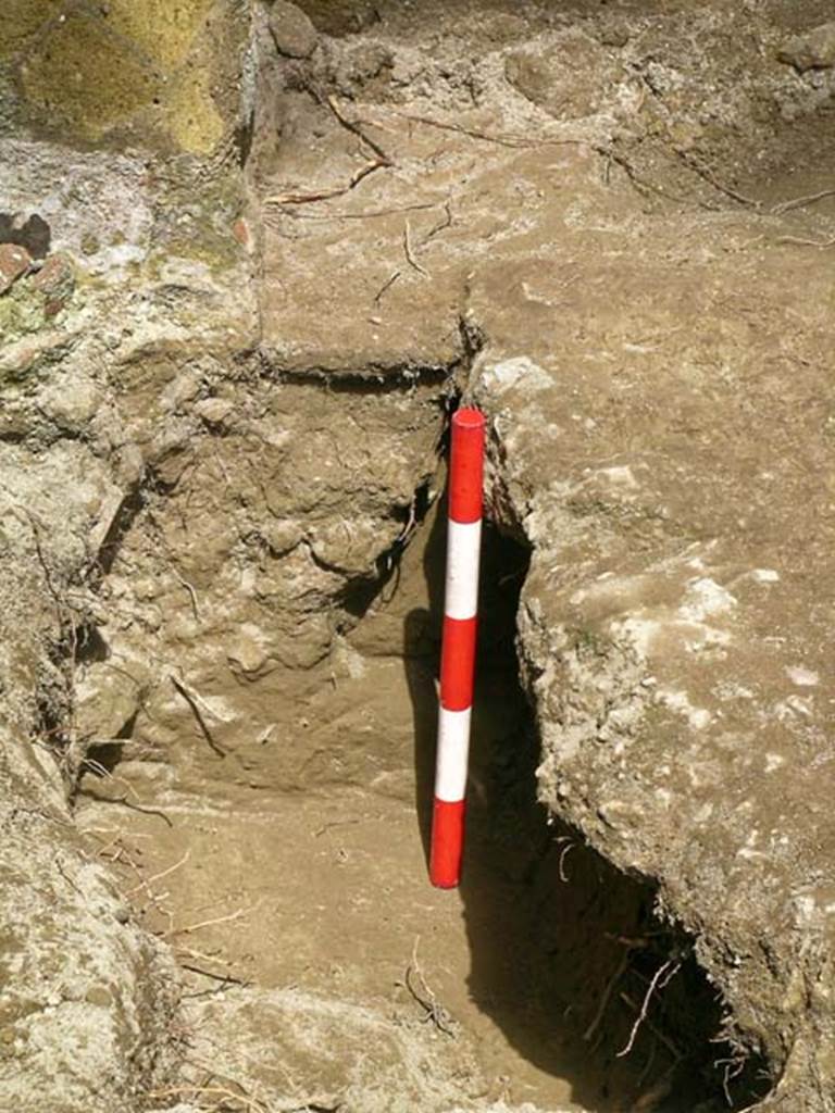 V.34, Herculaneum. May 2004. Detail, looking north. Photo courtesy of Nicolas Monteix.