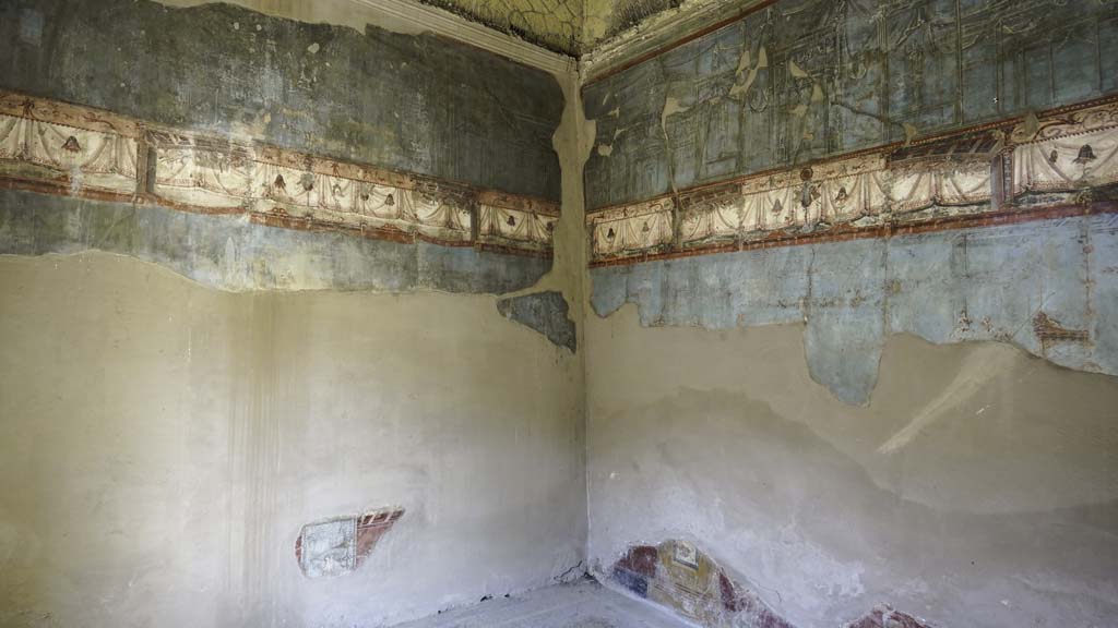 V.35 Herculaneum, August 2021. 
Diaeta 6, looking across mosaic floor towards south-west corner. Photo courtesy of Robert Hanson.
