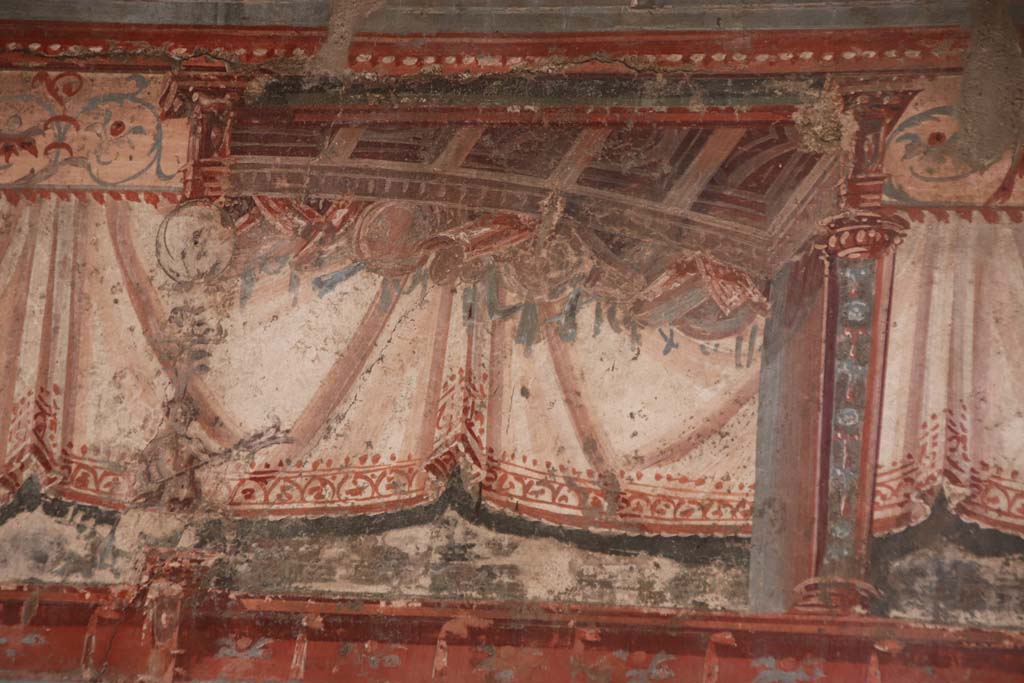 V.35 Herculaneum. October 2020. Diaeta 6, detail from middle of north end of west wall. Photo courtesy of Klaus Heese.