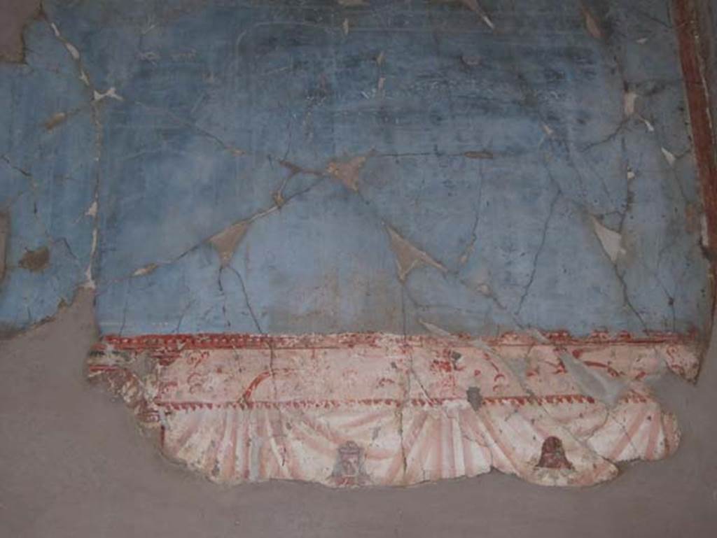 V. 35, Herculaneum, September 2015. Diaeta 6, north wall above doorway. Photo courtesy of Michael Binns.