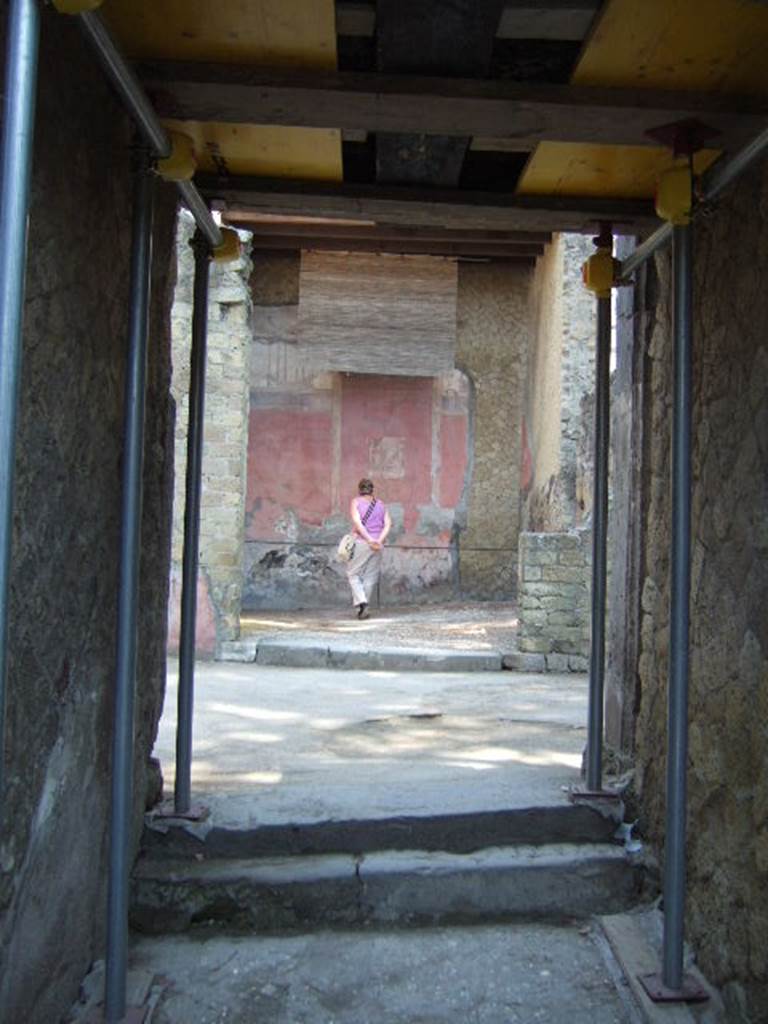 V.35 Herculaneum, May 2006. Looking north along entrance corridor 13, across vestibule 11 towards triclinium 1.
card%2010%20666