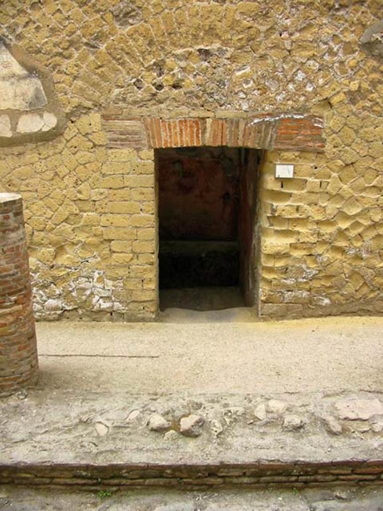 VI.9,Herculaneum. May 2003. Looking west to entrance doorway. 
Photo courtesy of Nicolas Monteix.

