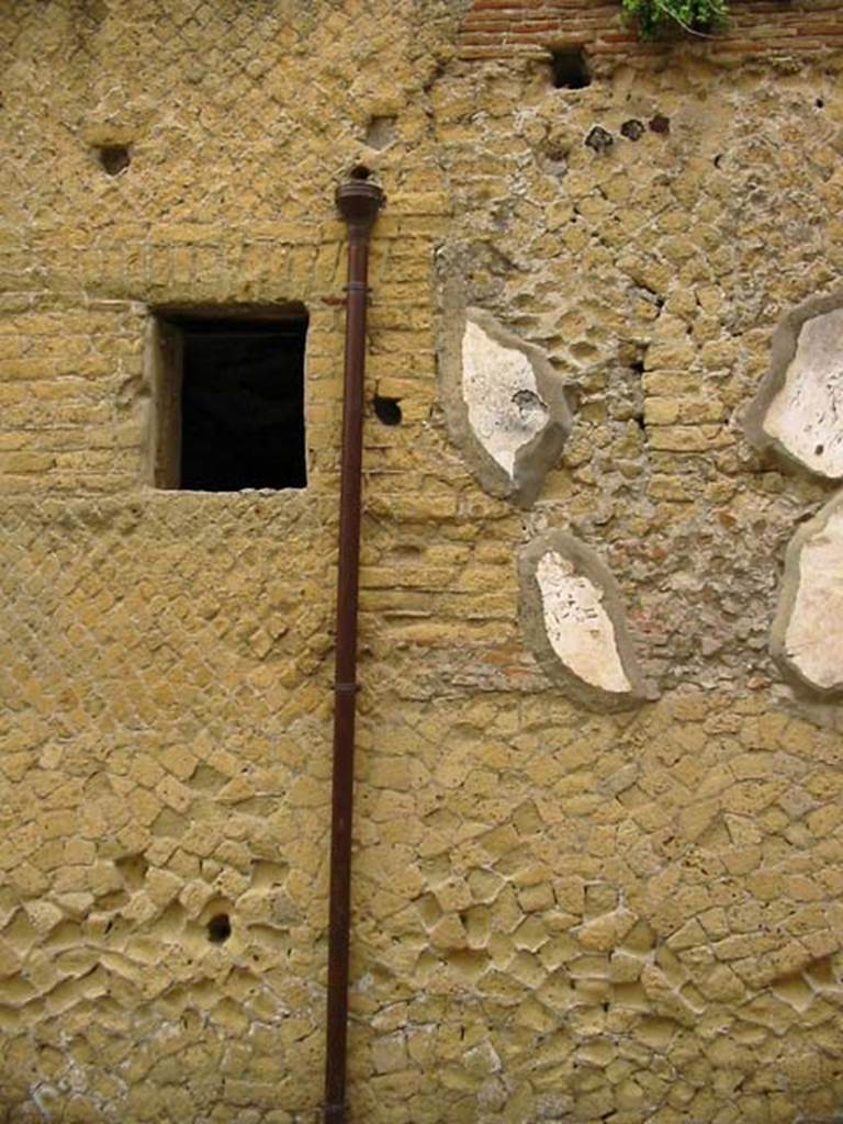 VI.8 and VI.9, Herculaneum. May 2003. Upper exterior facade on west side of Cardo IV. 
Photo courtesy of Nicolas Monteix.
