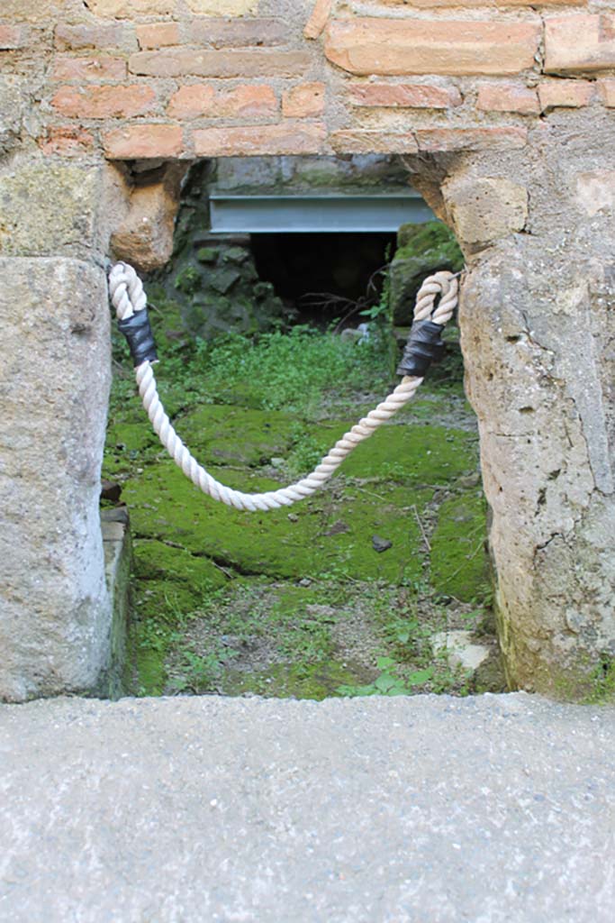VI.10 Herculaneum, March 2014. Looking south into praefurnium in south wall of baths. 
Foto Annette Haug, ERC Grant 681269 DÉCOR
