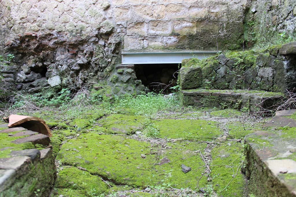 VI.10 Herculaneum, March 2014. Praefurnium (boiler furnace).
Foto Annette Haug, ERC Grant 681269 DÉCOR
