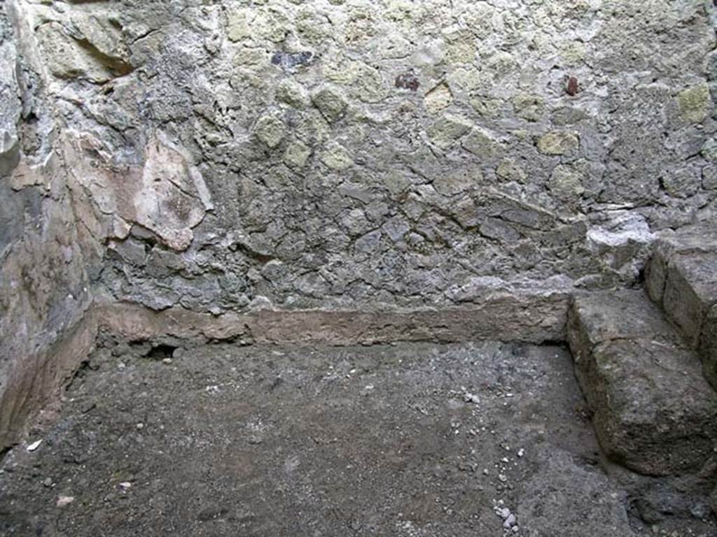 VI.12, Herculaneum. September 2004.  Looking towards west wall, and steps in north-west corner. 
Photo courtesy of Nicolas Monteix.
