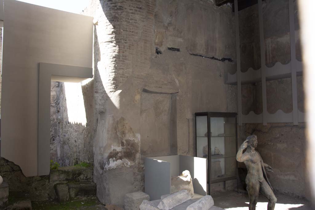 VI.12 Herculaneum. March 2019. Looking south-west across shop. 
Foto Annette Haug, ERC Grant 681269 DÉCOR.
