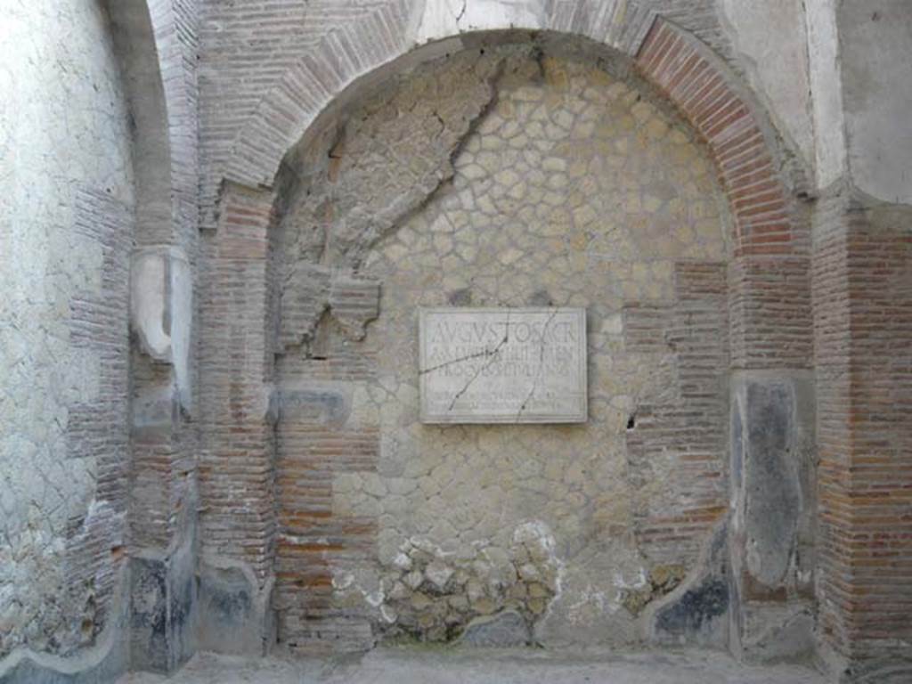 VI.21 Herculaneum. August 2013. Looking towards the north wall in north-west corner. Photo courtesy of Buzz Ferebee.
