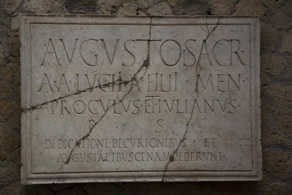 VI.21 Herculaneum, March 2019. Plaque dedicated to Augustus.
Foto Annette Haug, ERC Grant 681269 DÉCOR
According to Camardo and Notomista, this plaque was found on 25th March 1960, and because of its importance, it was decided to leave it in situ.
See Camardo, D, and Notomista, M, ed. (2017). Ercolano: 1927-1961. L’impresa archeologico di Amedeo Maiuri e l’esperimento della citta museo. Rome, L’Erma di Bretschneider, (p.245, Scheda 33).
