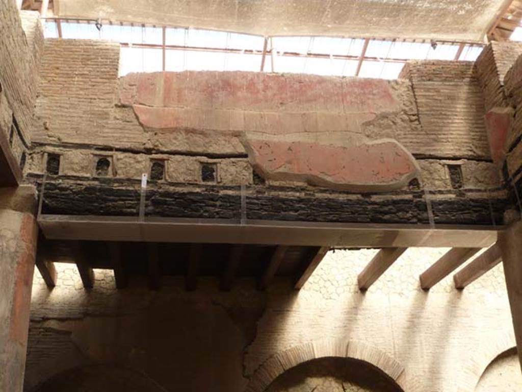 VI.21 Herculaneum. August 2013. Upper west side, with remains of plaster and carbonised beams. Photo courtesy of Buzz Ferebee.
