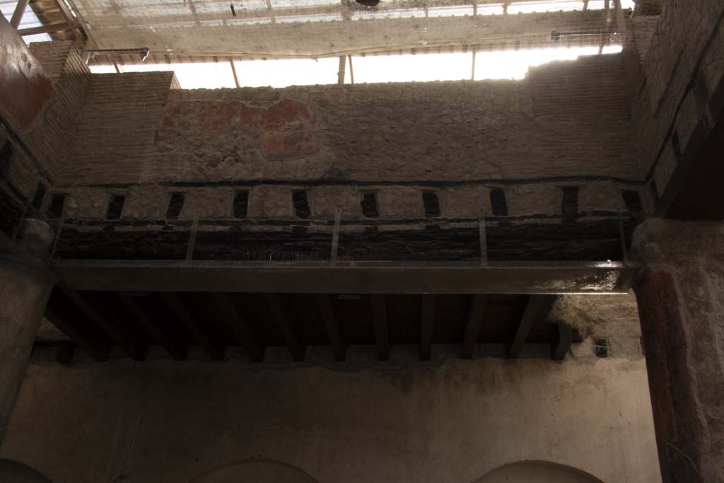 VI.21 Herculaneum, March 2019. Upper east side.
Foto Annette Haug, ERC Grant 681269 DÉCOR.
