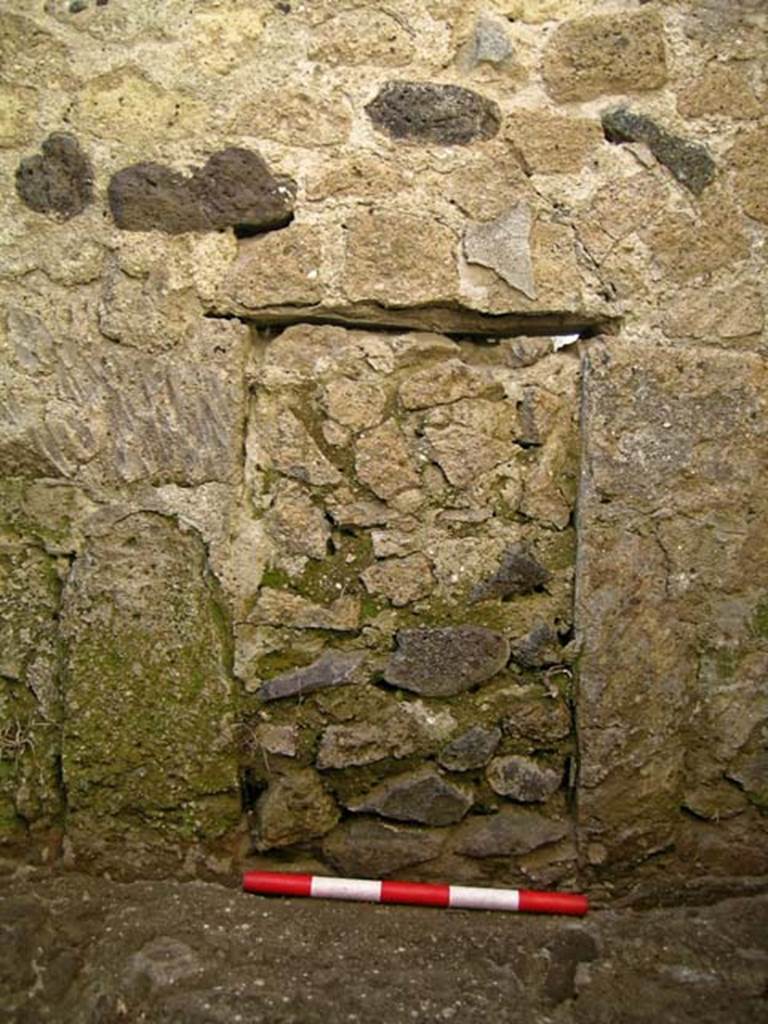 VI.25, Herculaneum. May 2004. Rear room, blocked window in west wall. 
Photo courtesy of Nicolas Monteix.
