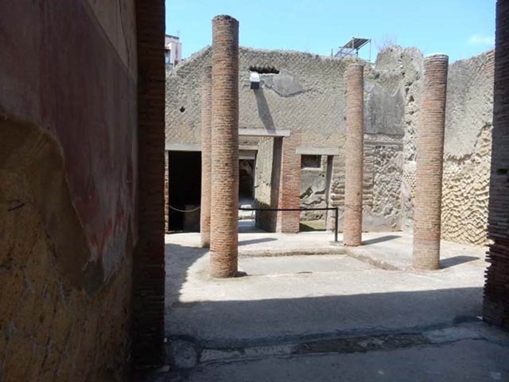 VI.29, Herculaneum. May 2018. Atrium 3, looking west from tablinum. Photo courtesy of Buzz Ferebee.