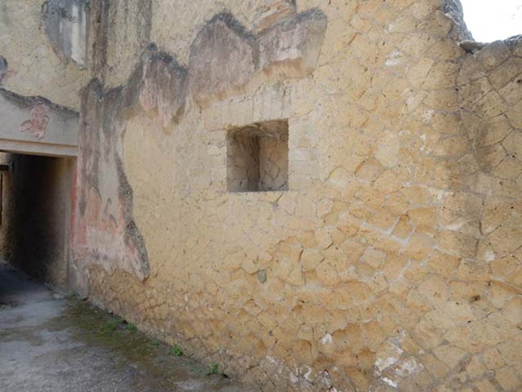 VI.29 Herculaneum. May 2018. Atrium 3, looking east along south wall towards corridor 6. Photo courtesy of Buzz Ferebee.