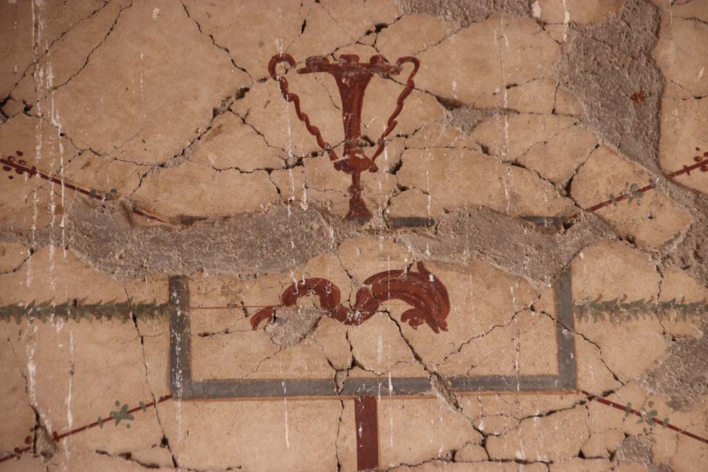 VI.29 Herculaneum. October 2020. Tablinum 5, painted panel from upper east (left) end of north wall. Photo courtesy of Klaus Heese.