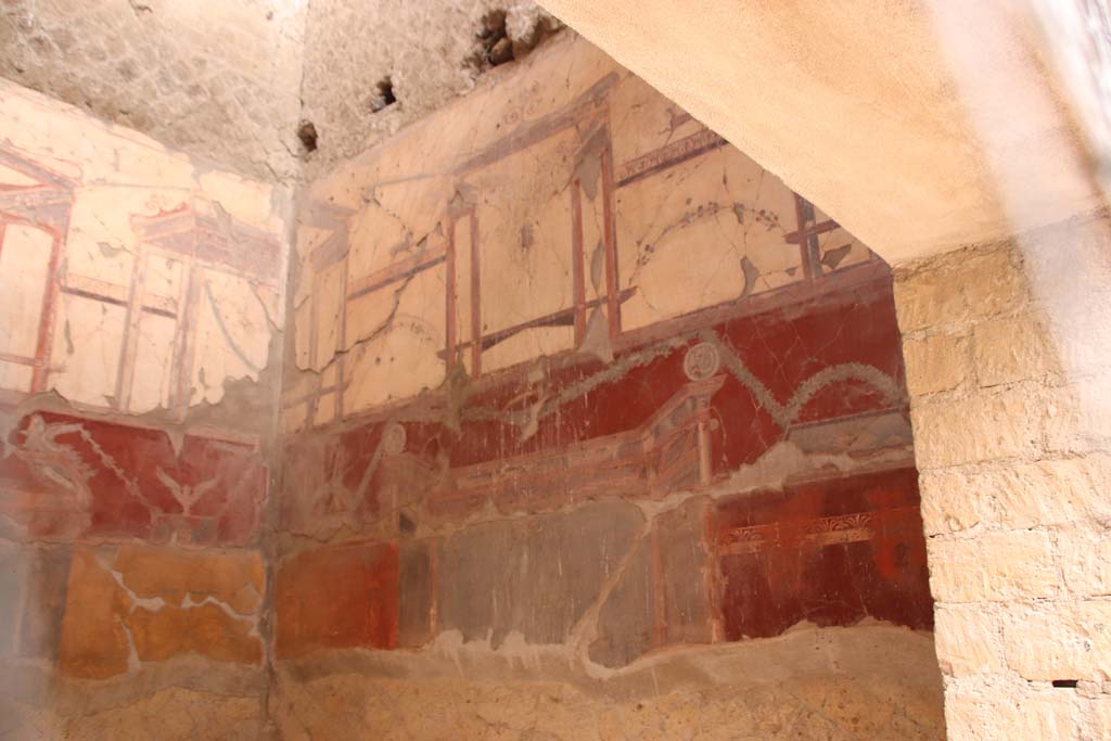 VI.29 Herculaneum. October 2020. Room 7, oecus, looking towards north-east corner and east wall. Photo courtesy of Klaus Heese.