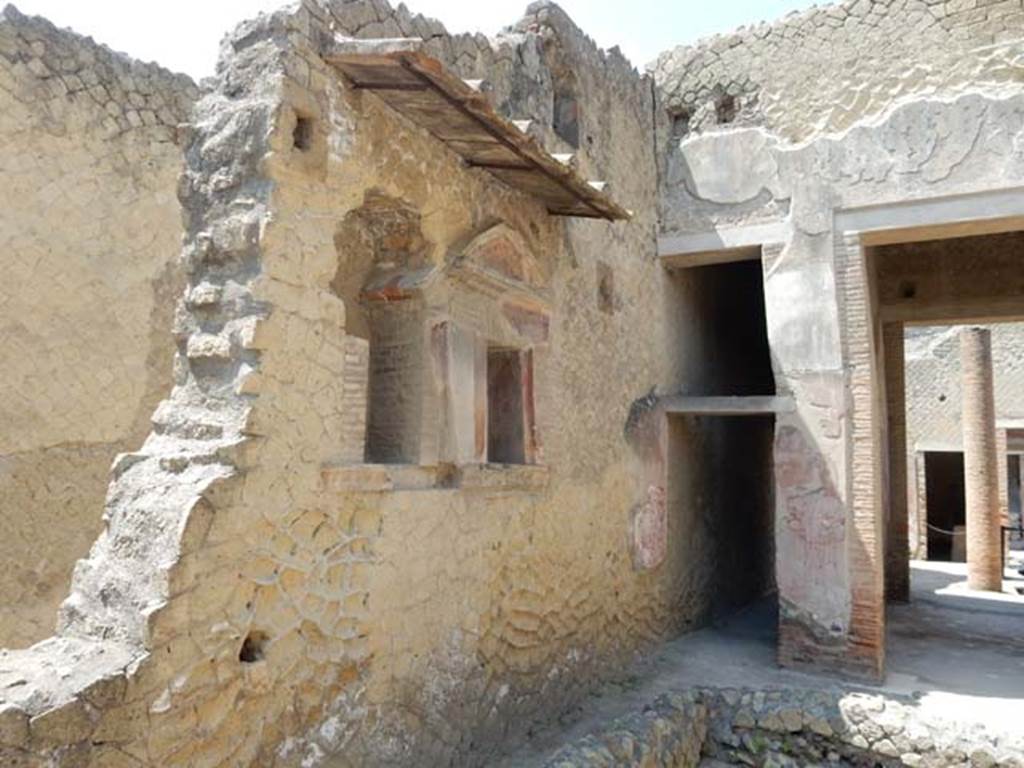 VI.29 Herculaneum. May 2018. 
Atrium 9, looking along south wall towards doorway to corridor 6, and tablinum, on right. Photo courtesy of Buzz Ferebee.
