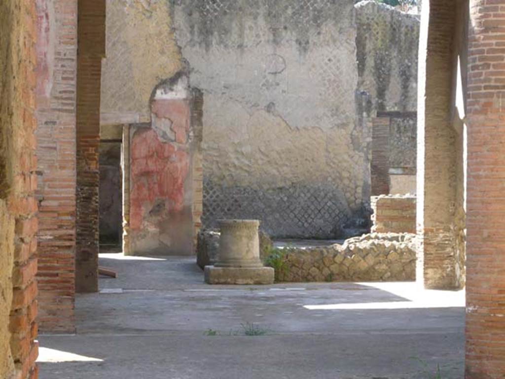 VI.29 Herculaneum, August 2013. Looking east from entrance doorway through second atrium 9, towards triclinium 11, on right.
Photo courtesy of Buzz Ferebee.

