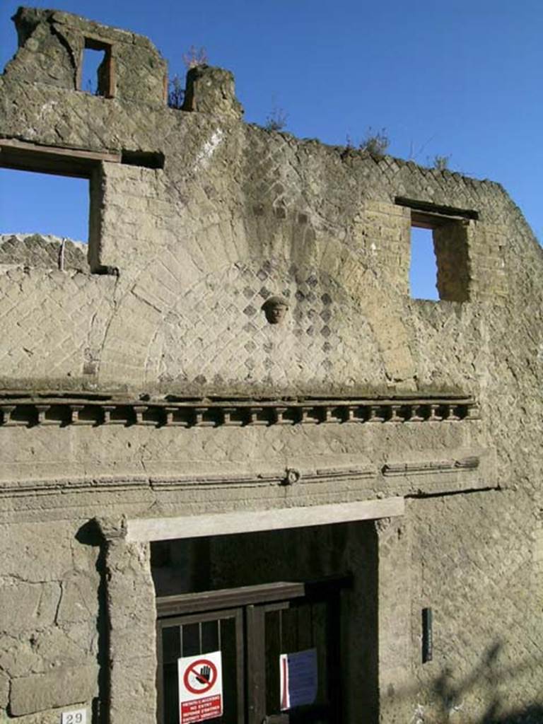 VI.29, Herculaneum. May 2006. Looking towards upper south side of doorway. 
Photo courtesy of Nicolas Monteix.

