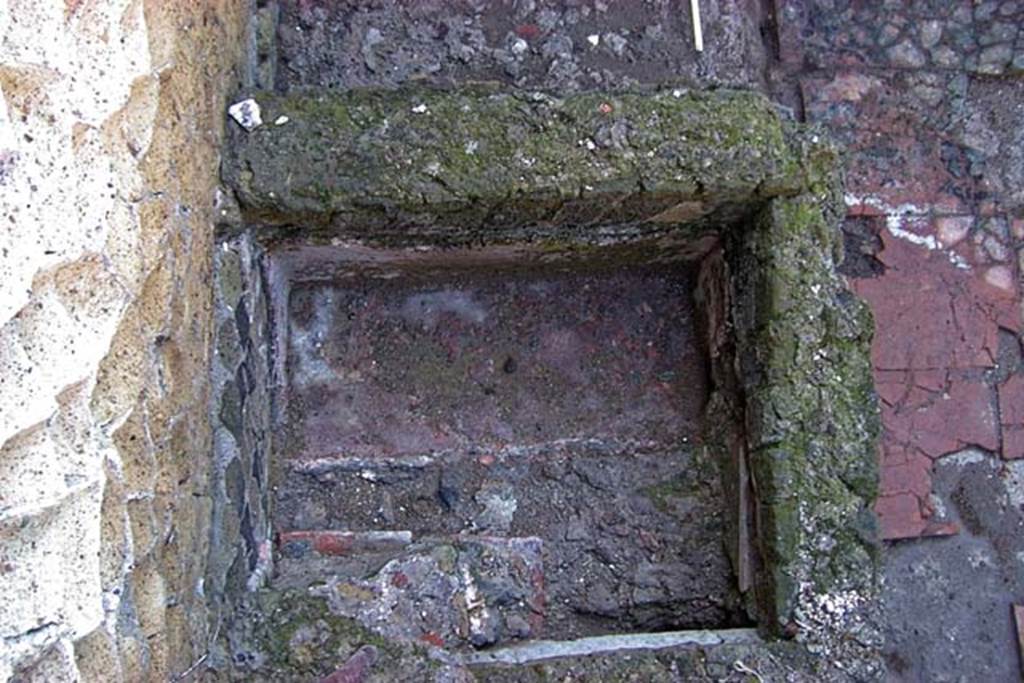 VI.30, Herculaneum. February 2003. Looking down and east across vat/basin in north-west corner of area.  Photo courtesy of Nicolas Monteix.

