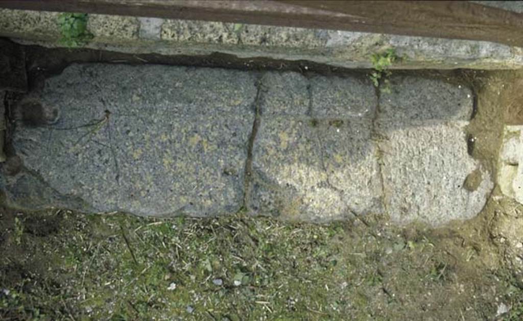 VI.30, Herculaneum. March 2006. Threshold or sill.  Photo courtesy of Nicolas Monteix.