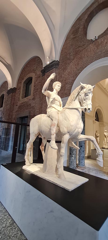 Herculaneum, public area. April 2023.
White marble statue of Marcus Nonius Balbus, inv. 6104, on display in “Campania Romana” gallery of Naples Archaeological Museum.
Photo courtesy of Giuseppe Ciaramella.
(See also Herculaneum Theatre for more photographs).