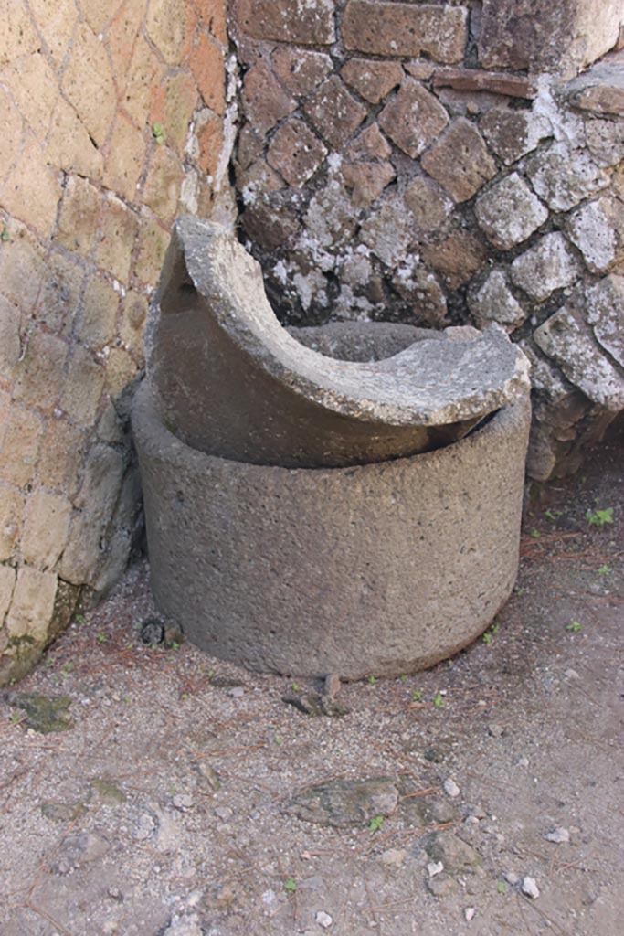Ins. Or. II, 1a, Herculaneum. October 2023. 
Room A, basin/tub on north side of oven. Photo courtesy of Klaus Heese.

