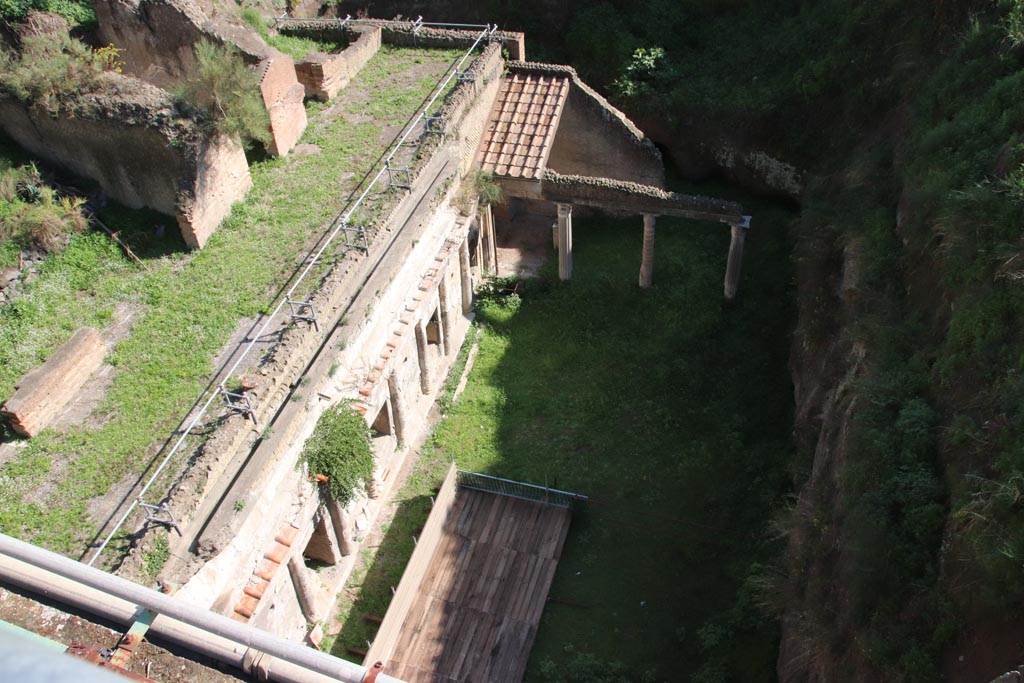 Ins. Orientalis II.4/19, Herculaneum Palaestra. October 2022. Looking east from roadway above. Photo courtesy of Klaus Heese.