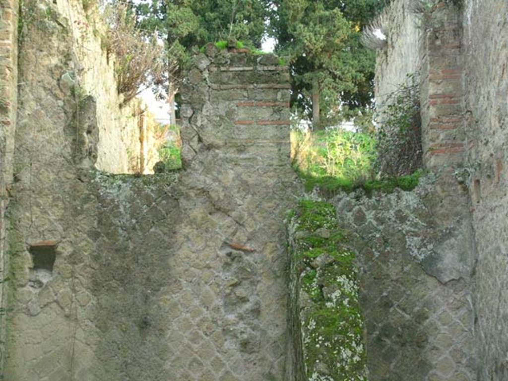 Ins Or II, 7, Herculaneum. December 2004. Looking towards upper east wall with two doorways. Photo courtesy of Nicolas Monteix.