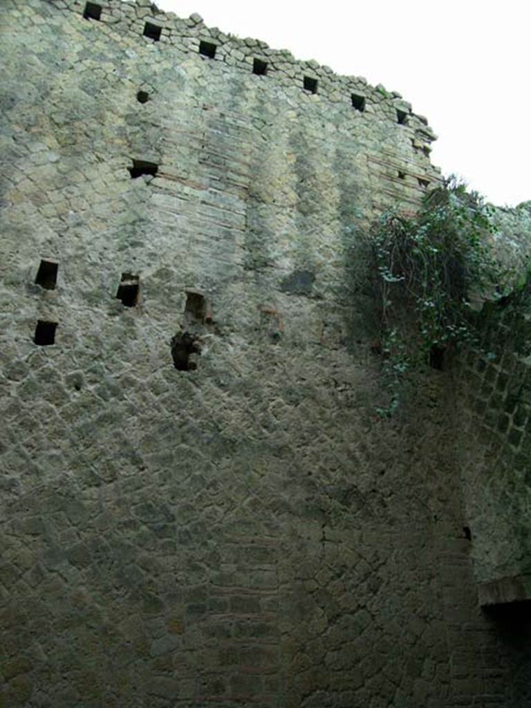 Ins Or II, 7, Herculaneum. December 2004. Upper south wall of rear room through doorway. 
Photo courtesy of Nicolas Monteix.
