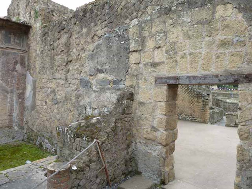 III.3 Herculaneum. May 2010. Doorway in south wall of small corridor, leading to atrium.
According to Maiuri –
“….on the right, (of the nymphaeum) a larger masonry podium with rows of tuff seems to have been the base of a Lararium in the form of a sacellum.”
See Maiuri, A., 1958. Ercolano, I Nuovi Scavi, (1927-1958). Vol.1. Roma: Inst. Poligrafico dello Stato, (p.268).