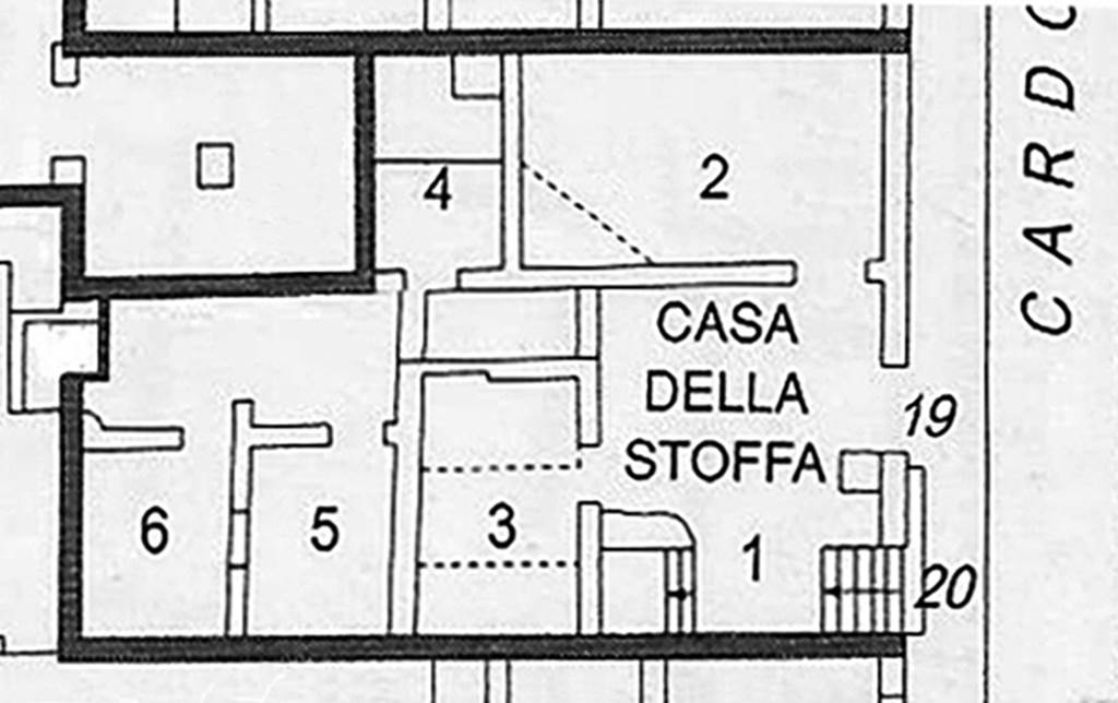 Herculaneum IV.19. Plan of Casa della Stoffa or House of the Cloth.
The podium of a family shrine mentioned by Maiuri is shown as the square behind the left hand entrance door pillar.