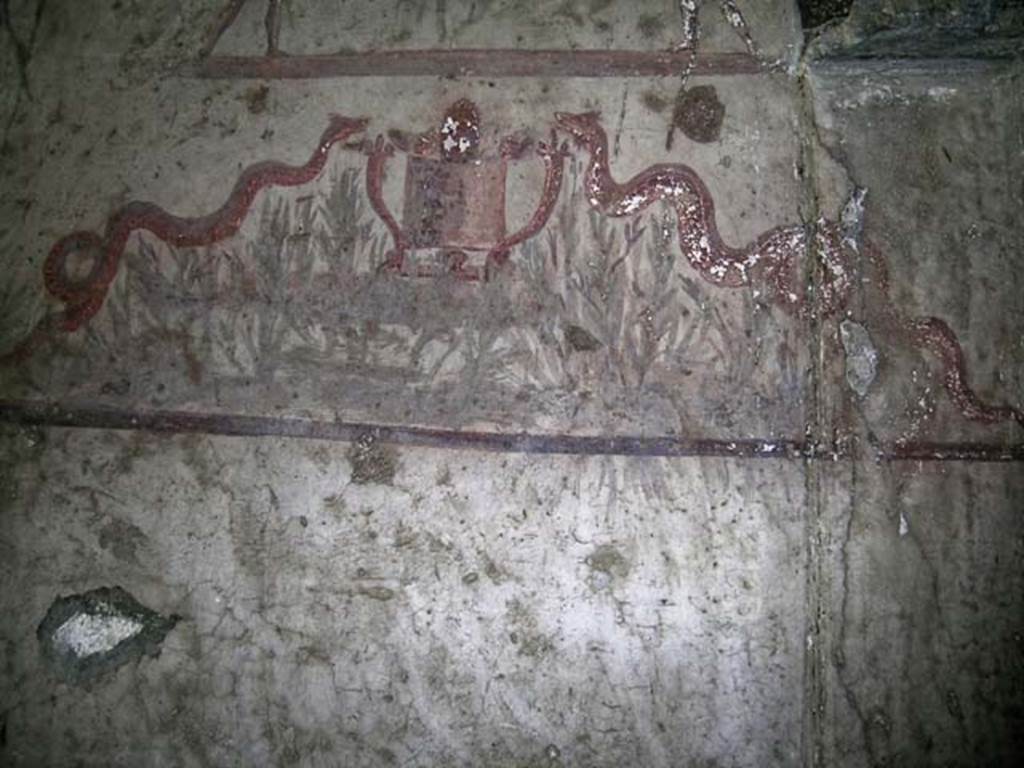 V.14, Herculaneum. May 2004. Detail of lower part of lararium on south wall of apartment.
Photo courtesy of Nicolas Monteix.